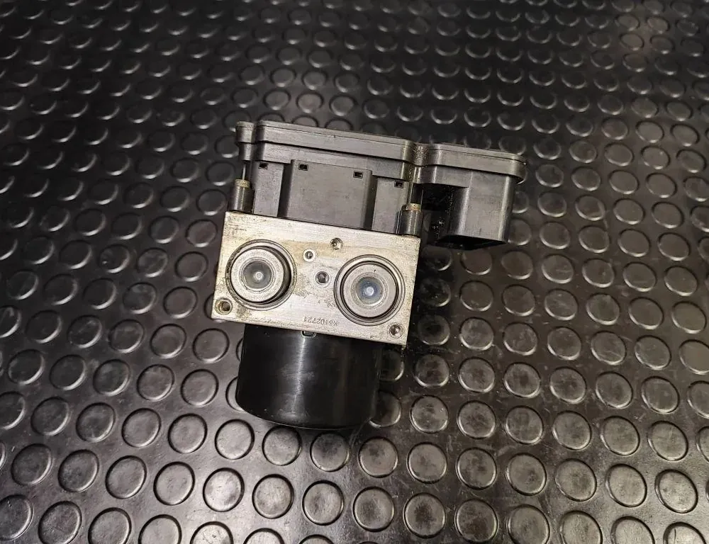 LAND ROVER Freelander 2 generation (2006-2015) ABS Pump 000007577D1 33171567