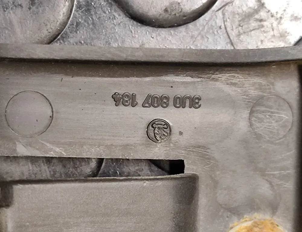 SKODA Superb 1 generation (2001-2008) Front Right Bumper Bracket 3U0807184 33171946