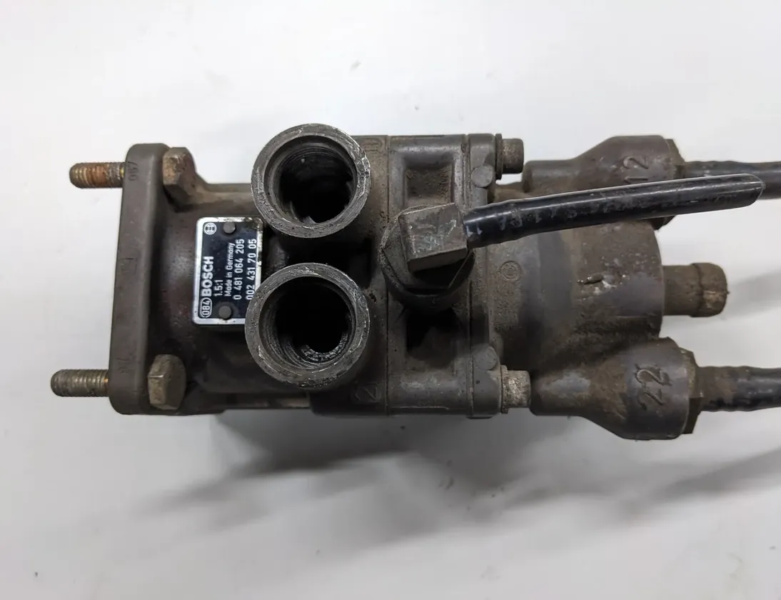 MERCEDES-BENZ LK/LN2 (1984-1998) Main brake valve 0481064205,0024317005,0024318105,0024318805,Ip1203 34218582
