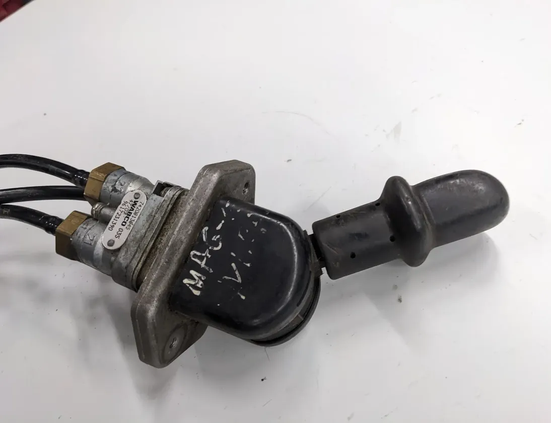 RENAULT TRUCKS Magnum (1990-present) Handbrake crane 7420813845,9617231390,Ip1191 34159085