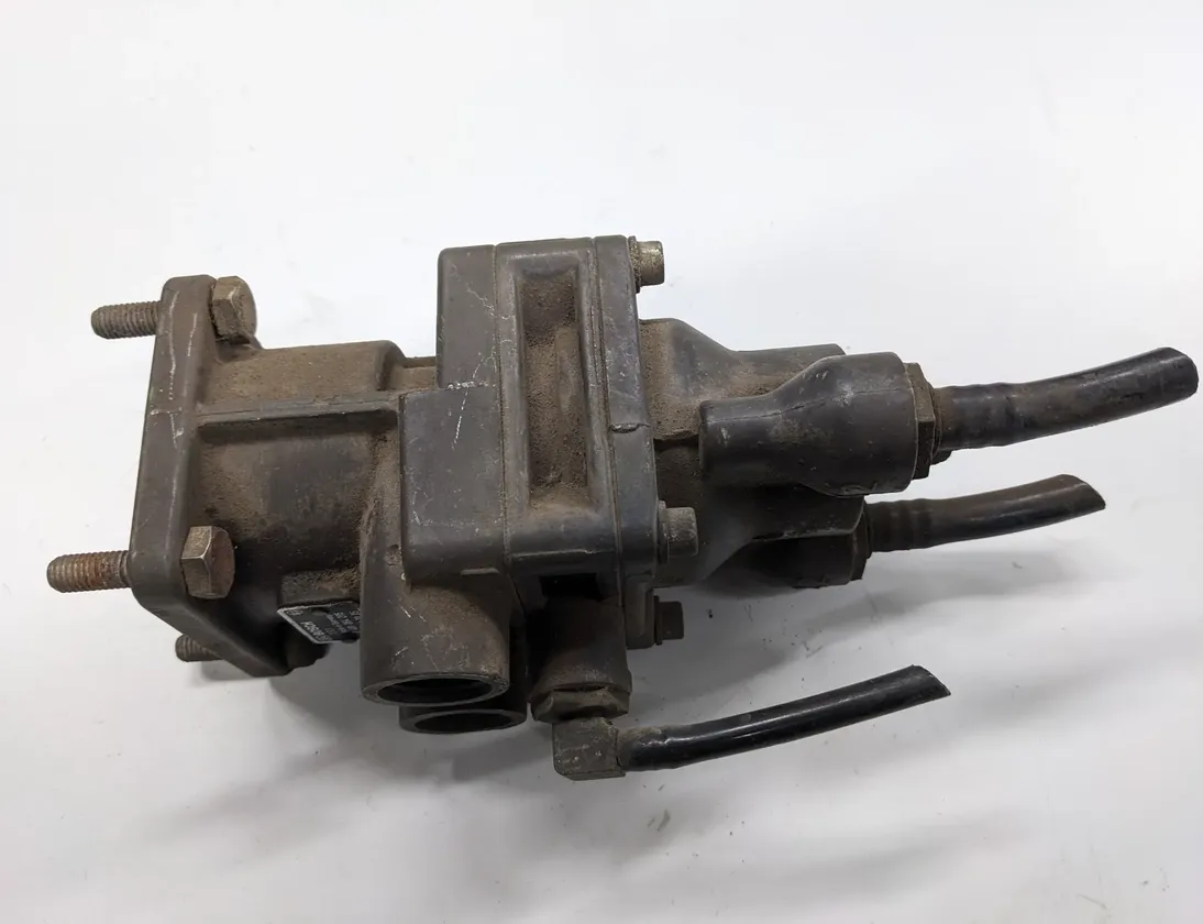 MERCEDES-BENZ LK/LN2 (1984-1998) Main brake valve 0481064205,0024317005,0024318105,0024318805,Ip1203 34218582