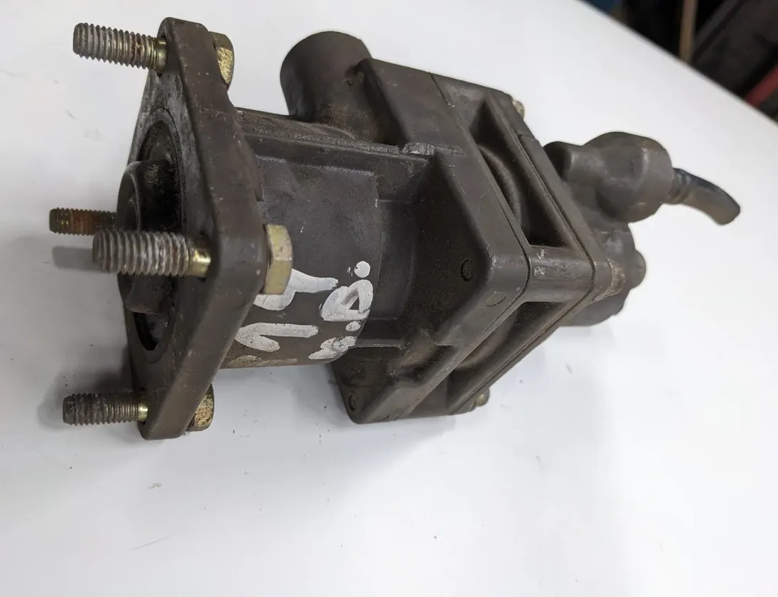 MERCEDES-BENZ LK/LN2 (1984-1998) Main brake valve 0481064205,0024317005,0024318105,0024318805,Ip1203 34218582