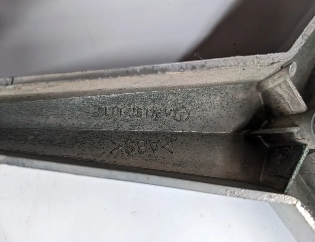 MERCEDES-BENZ ACTROS MP2 / MP3 (2002-present) Truck manufacturer's badge A9418170116,6417511918,9418170116,A6417511918,Ip0164 33952978