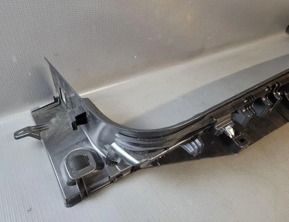 BMW 5 Series G30/G31 (2016-2023) Обделка замка багажника 9484939,6479503 33214986