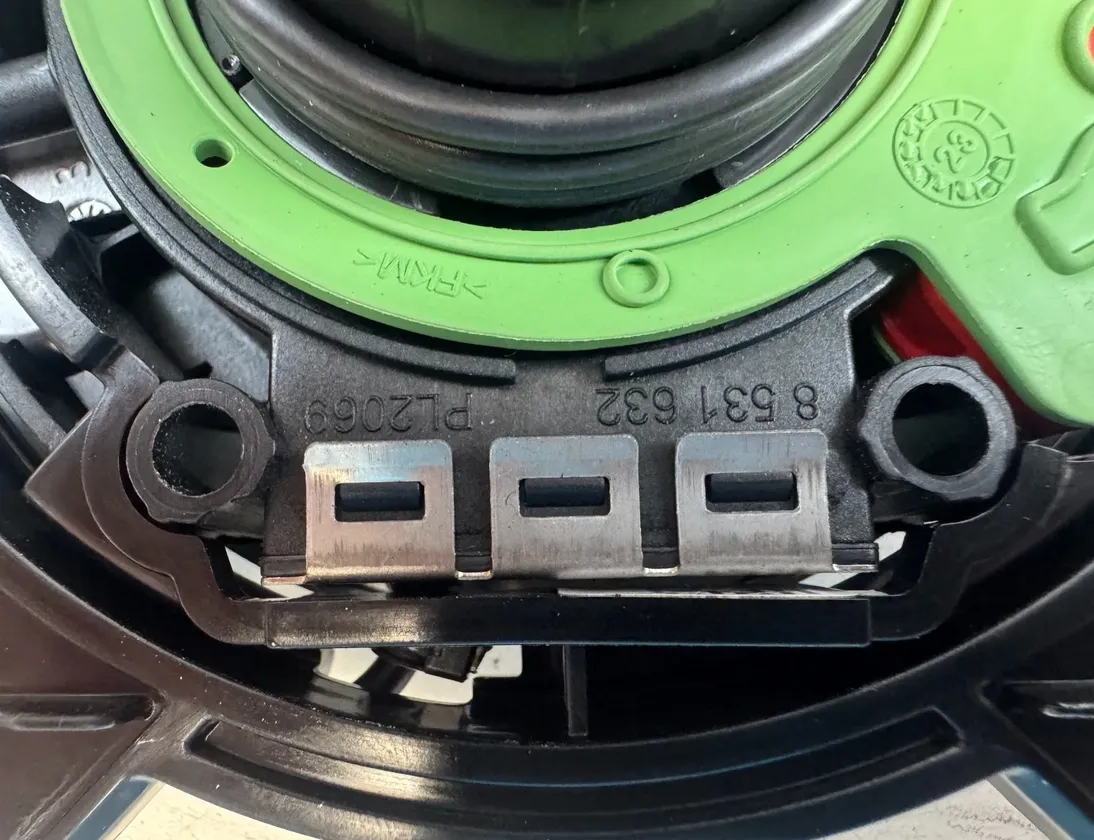 BMW R 1300 GS Fuel cap cover lid 9829226,16119829227,46631541516,16118531632,16119829226 32205465