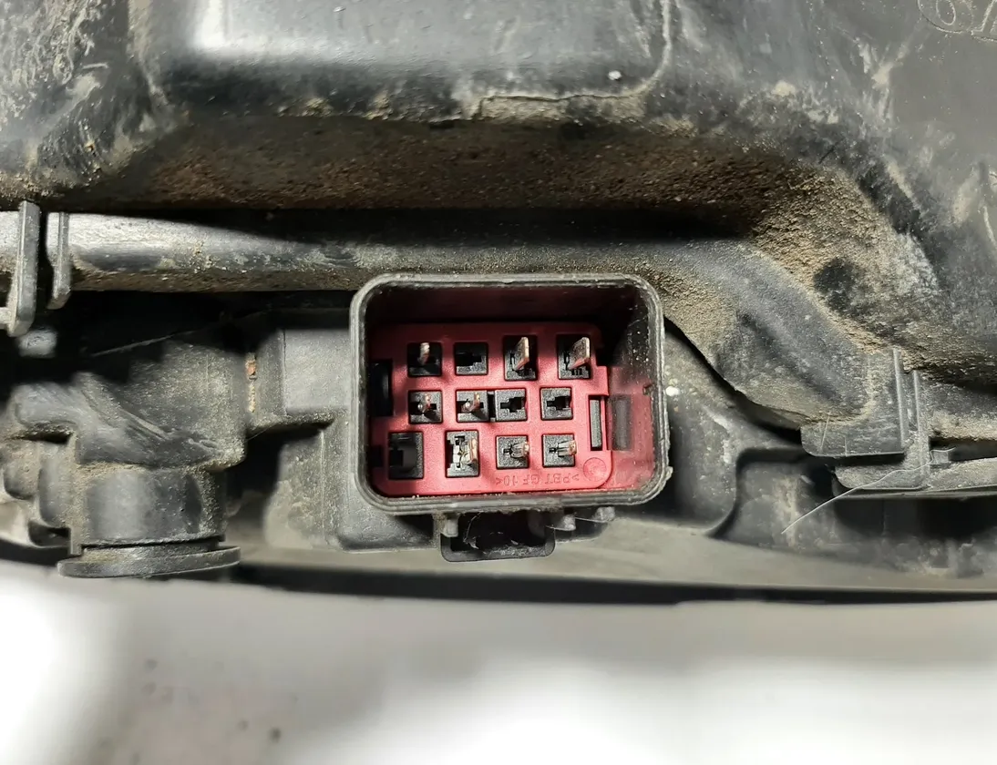 VOLVO XC70 2 generation (2000-2007) Front Left Headlight 31420017 34442984