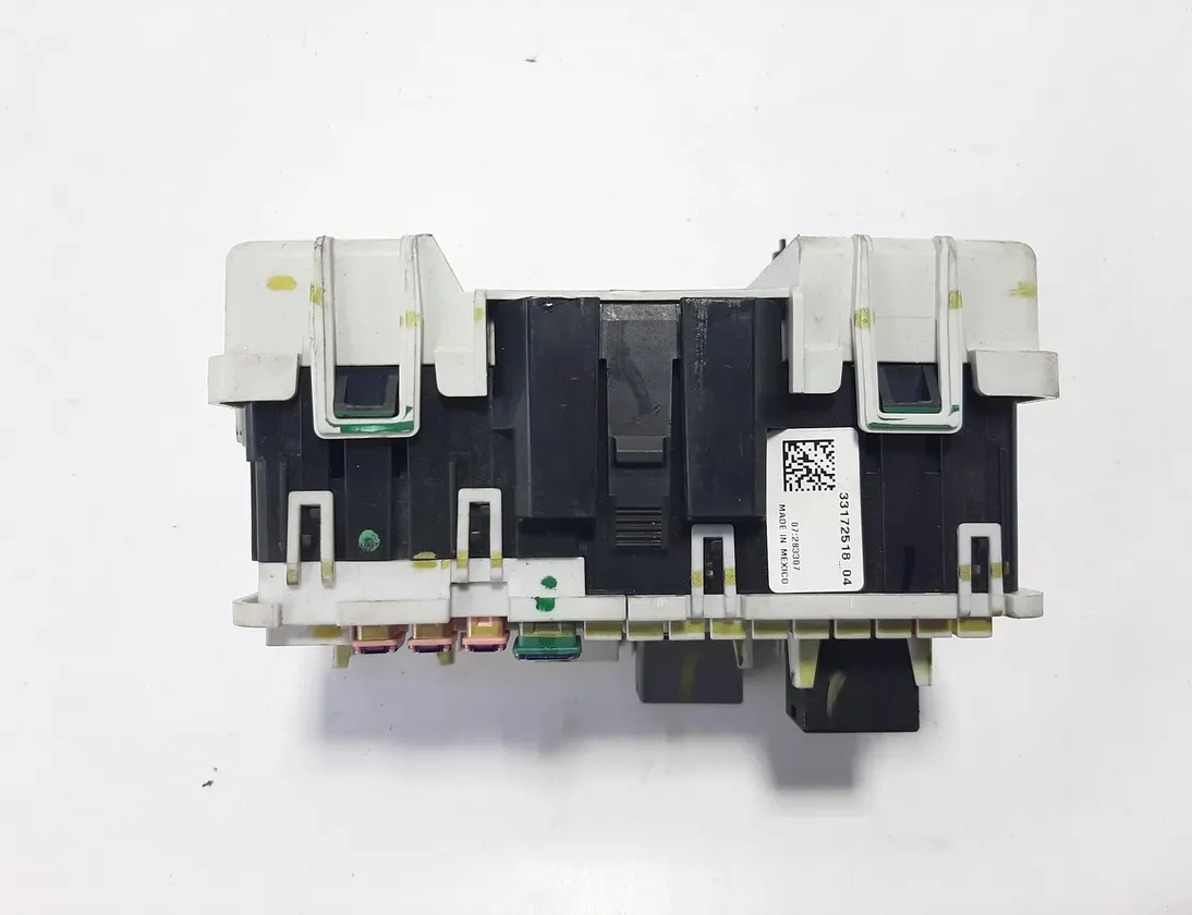 OPEL Insignia B (2017-2024) Fuse box 13500114,13500128,33172518 21592784