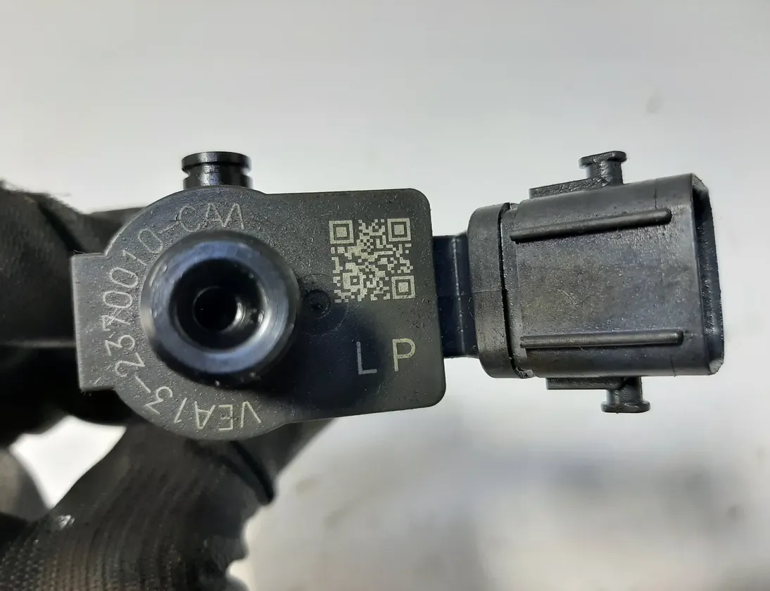 VOLVO V40 Cross Country 1 generation (2012-2020) Fuel Injector 31336878 30750112