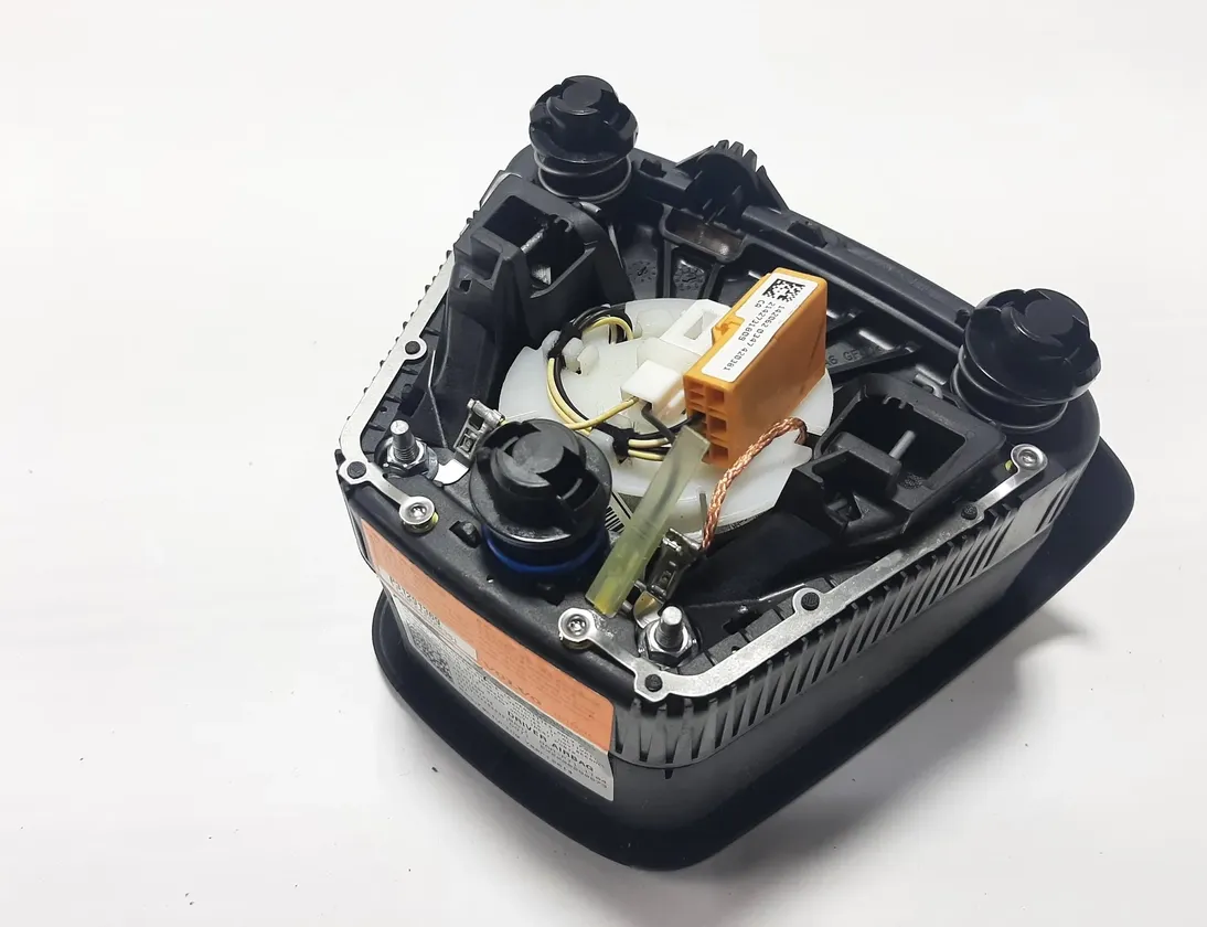 VOLVO V40 2 generation (2012-2020) Steering Wheel Airbag P31291369,34116424A 33407407