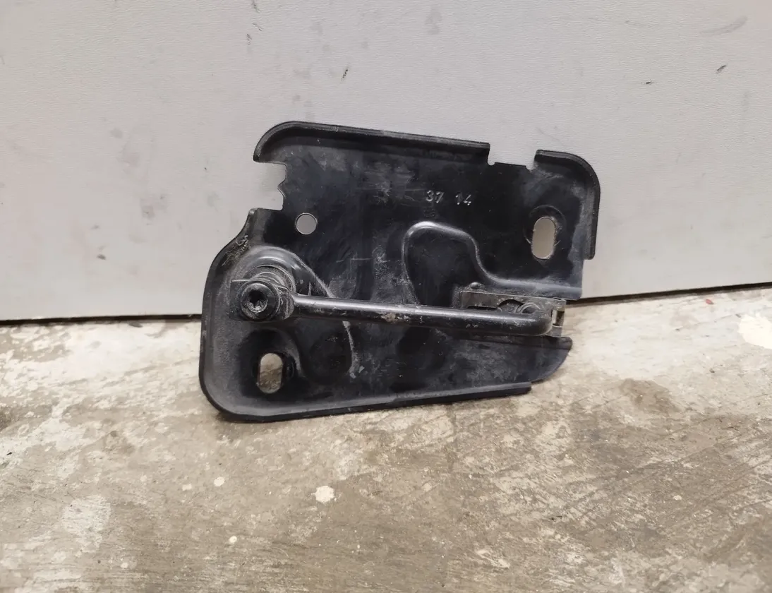 AUDI A3 8V (2012-2020) Крюк капотa 8V0823185B,8V0823185 33398543