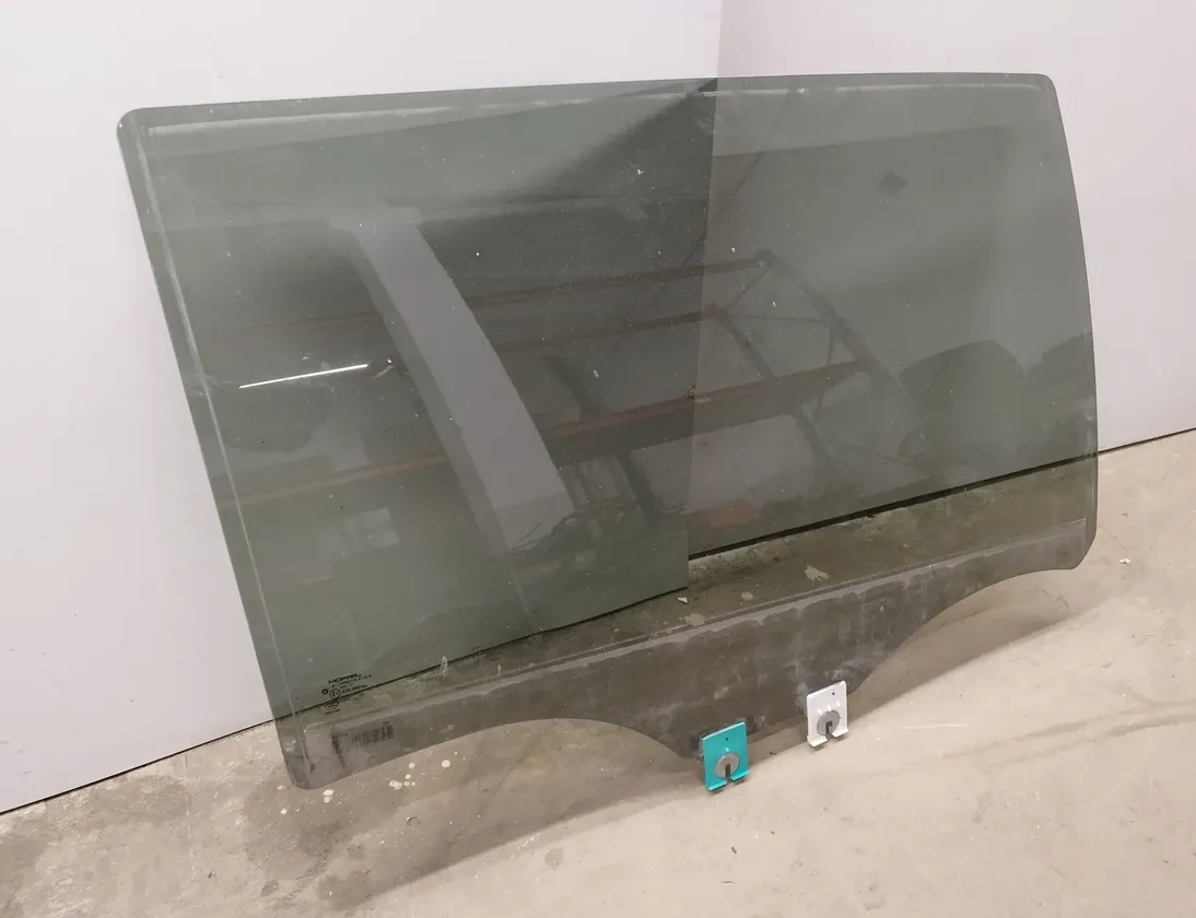 CHRYSLER Pacifica 2 generation (RU) (2016-2023) Right side sliding door glass 43R000184 34158253