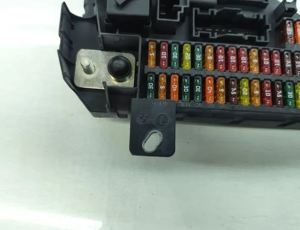 BMW 5 Series E60/E61 (2003-2010) Fuse box 6906618 33399999