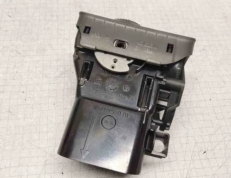 VOLKSWAGEN Passat B5 (1996-2005) Вентиляционные отверстия в приборной панели 95162310,3B0819703D 32511208