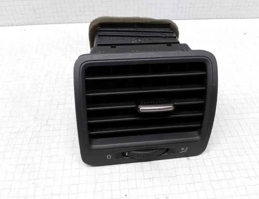 VOLKSWAGEN Golf 8 generation (2019-2023) Dashboard Air Vents 1K0819704,1K0819710 32522448