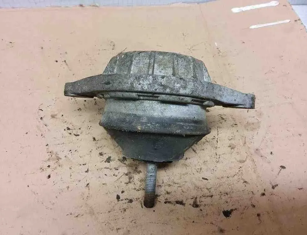 AUDI 100 4A/C4 (1990-1994) Front engine mount 443199381E,443199379 32544172