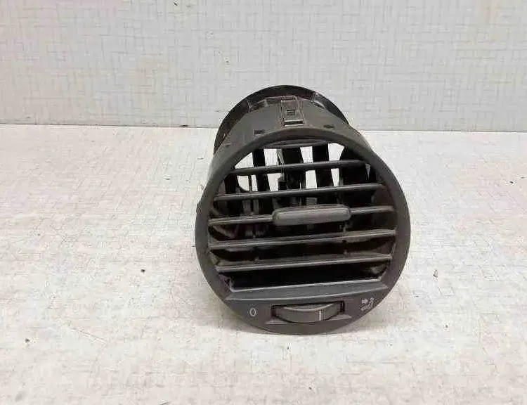 VOLKSWAGEN Caddy 3 generation (2004-2015) Center console air vents 2K0819703B 32558670