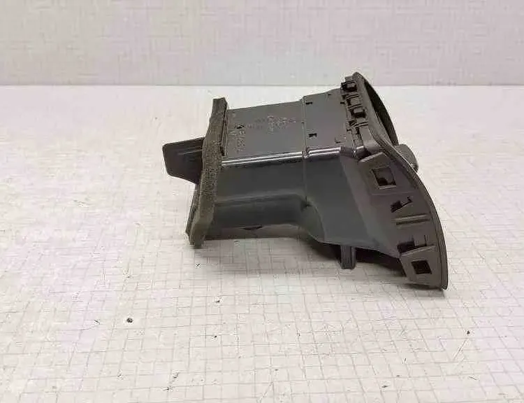 VOLKSWAGEN Golf 5 generation (2003-2009) Вентиляционные отверстия в приборной панели 1K0819729,1K0819709,1K0819785,1K0819703 32560294
