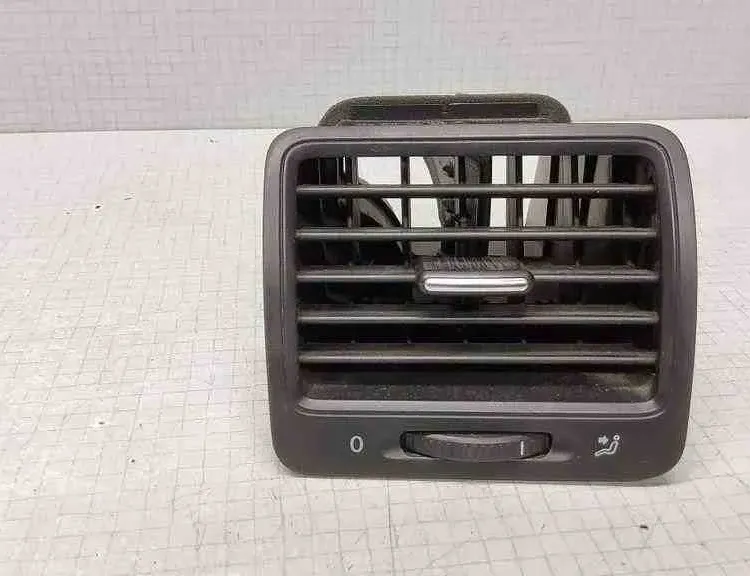 VOLKSWAGEN Golf 5 generation (2003-2009) Вентиляционные отверстия в приборной панели 1K0819729,1K0819709,1K0819785,1K0819703 32560294