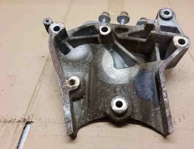 OPEL Insignia A (2008-2016) Rear engine bracket 55566020,428702815 32560902
