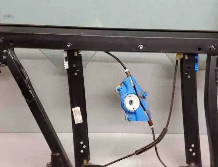 VOLKSWAGEN Touareg 1 generation (2002-2010) Rear left door window lifter 43R001167,7L0830461 32565268