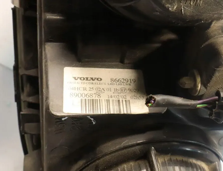 VOLVO V70 2 generation (2000-2008) Front Right Headlight 89006878 32902757