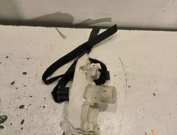 VOLVO V70 2 generation (2000-2008) Spare Tire Wheel Mount 33205239