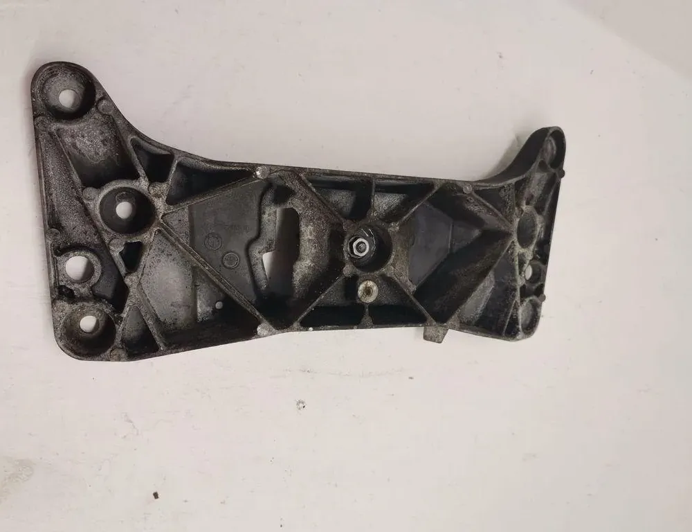 BMW 5 Series F10/F11 (2009-2017) Gearbox Mount Bracket 6777613 34132873