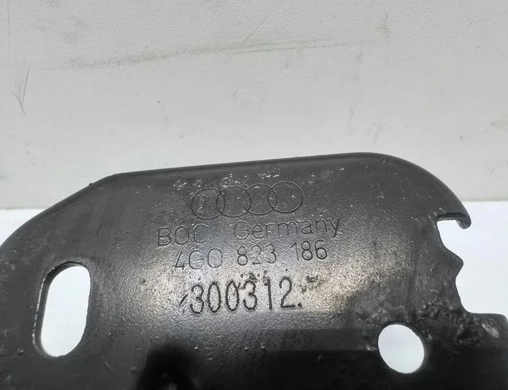 AUDI A7 C7/4G (2010-2020) Bonnet Safety Latch 4G0823186 31896017