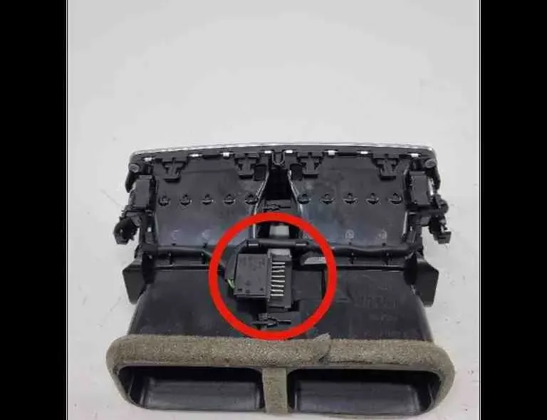 AUDI Q7 4M (2015-2024) Задняя воздушная решётка 4M0819203 32435558