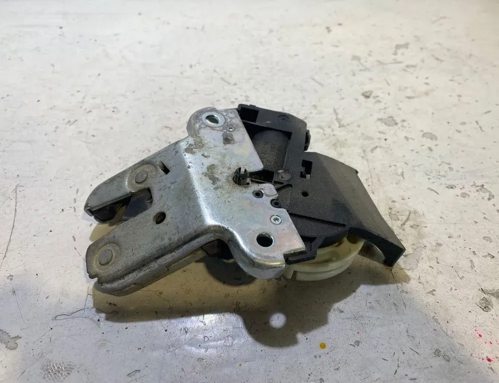 AUDI A6 C6/4F (2004-2011) Tailgate Boot Lock 4F5827505D 35018002