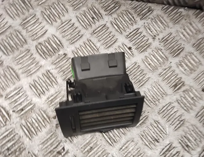 OPEL Meriva 1 generation (2002-2010) Задняя воздушная решётка 464652911 28516870