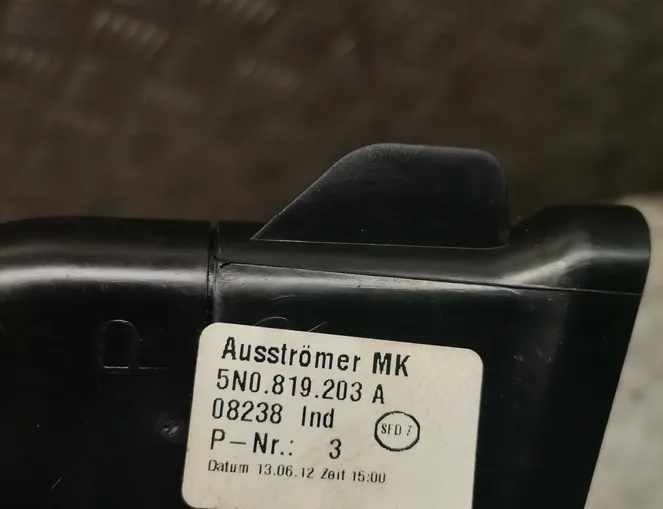 VOLKSWAGEN Tiguan 1 generation (2007-2017) Center console air vents 5N0819203A 34577082