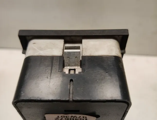 SCANIA P,G,R,T - series (2003-present) Переключатель света 1540672 23571498