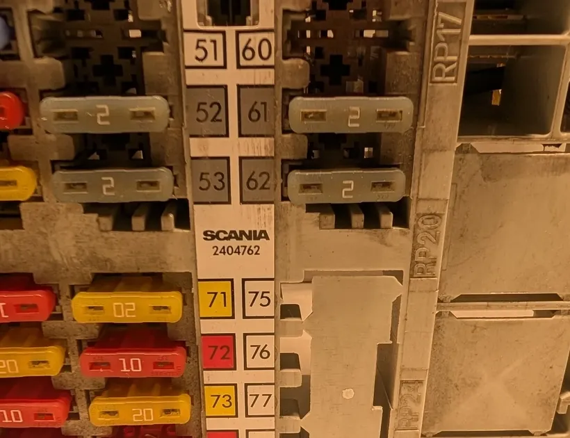 SCANIA P,G,R,T - series (2003-present) Fuse box 2404762,2404758 33572717