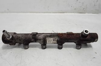 VOLKSWAGEN Golf 7 generation (2012-2024) Топливная рейка 04L089B 28629738