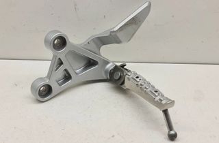 YAMAHA MT Front left side footrest peg hanger BRKT25D7,BRKT25D7,BRKT2-5D7 32801207