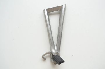 YAMAHA YZF-R F10/F11 (2009-2017) Rear right side footrest peg hanger 2C0-5 3245353