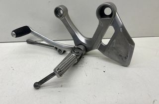 YAMAHA MT 2 generation (2007-2011) Front left side footrest peg hanger 25629939