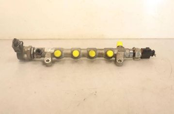 VOLKSWAGEN Passat B7 (2010-2015) Топливная рейка 32904997