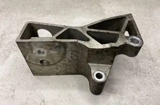 VOLVO XC90 1 generation (2002-2014) Left Side Engine Bracket 31262325 36139728