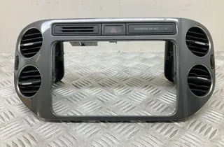 VOLKSWAGEN Tiguan 1 generation (2007-2017) Center console air vents 5M0819357,5N0858071E,5N0858069J,5N0819062B,5N0819061B 34731649