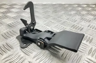AUDI A1 8X (2010-2020) Крюк капотa 8X0823480A 34730017