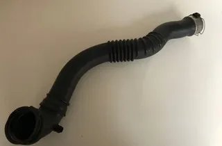 BMW 4 Series F32/F33/F36 (2013-2020) шланг радиатора интеркулера 8608735,7605044,8608734,759759202,7597592,10872410,860873501,760504402,860873401 34169657