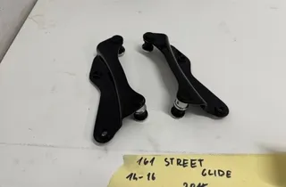 HARLEY-DAVIDSON MC STREET GLIDE Luggage pad rack mounting bracket 32851610