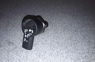 BMW 3 Series E46 (1997-2006) Регулятор давления топлива 0281002481 33747560