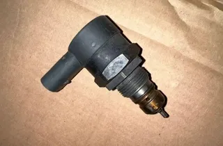 BMW 5 Series E60/E61 (2003-2010) Регулятор давления топлива 0281002738 33760916