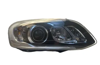 VOLVO XC60 1 generation (2008-2017) Front Right Headlight 89907083 34204067