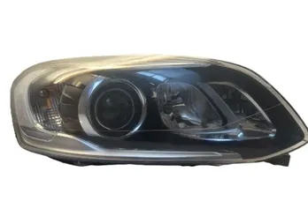 VOLVO XC60 1 generation (2008-2017) Front Right Headlight 89907083 34204069
