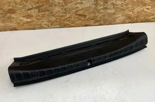 BMW 5 Series G30/G31 (2016-2023) Обделка замка багажника 7373574 33160661