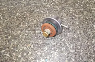 AUDI A4 B5/8D (1994-2001) Регулятор давления топлива 0280160575 33852866